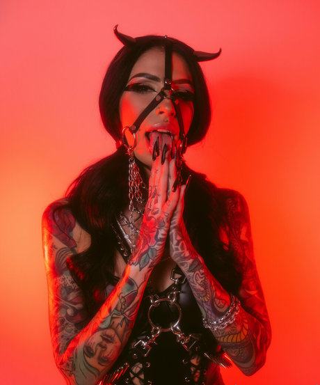 Angela Mazzanti modelo libre foto