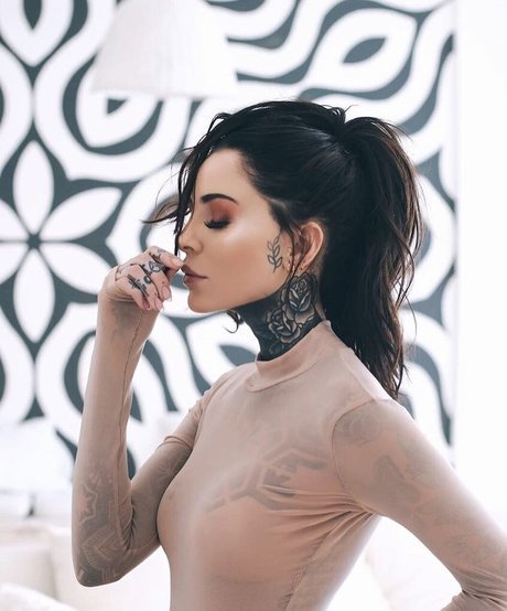 Candelaria Tinelli modelo erótico fotos