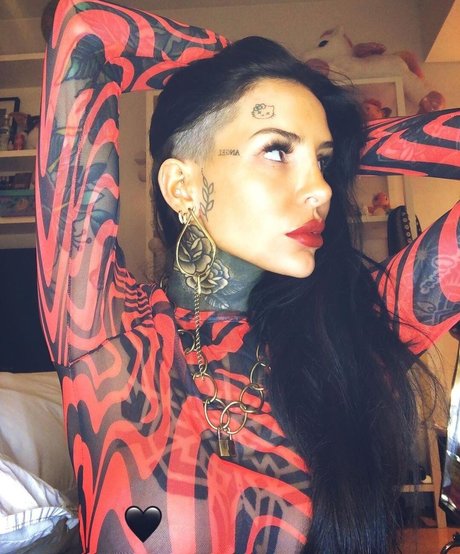 Candelaria Tinelli modelo desnudo foto