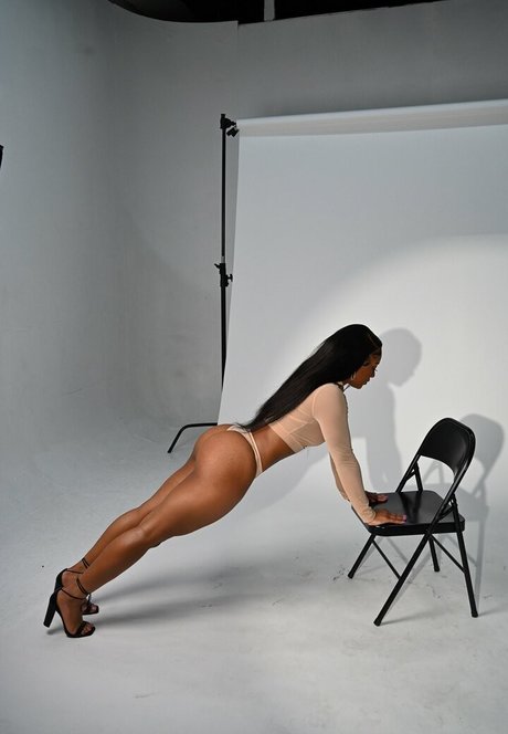 Saleema Mansur estrella erótica foto