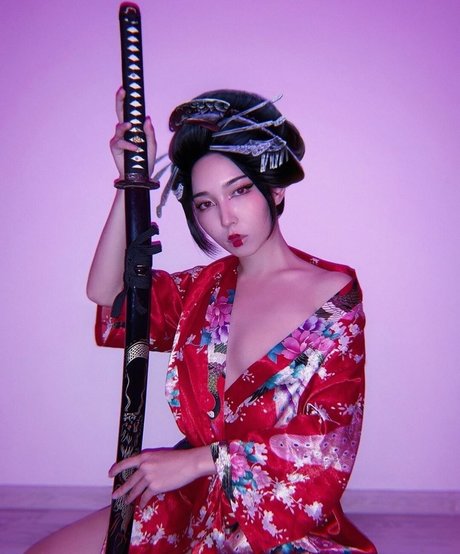 Ninja Vi modelo erótico fotos