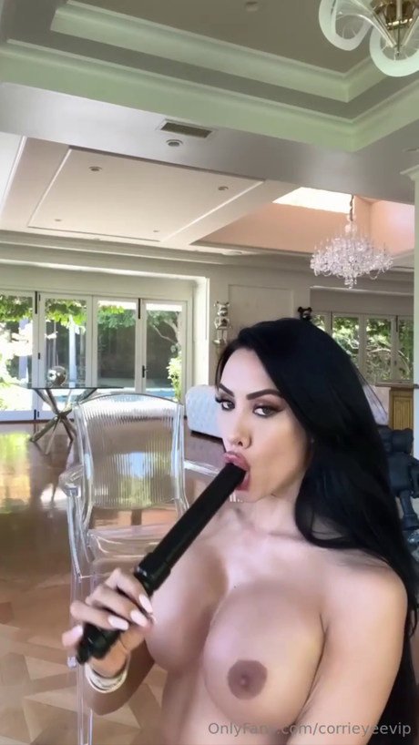 Corrie Yee actriz de desnudos galerías