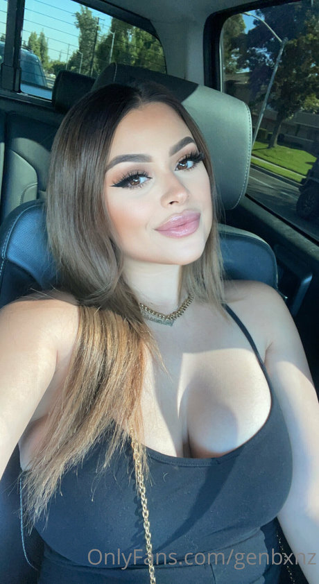 Genbxnz hermosa estrella porno imágenes