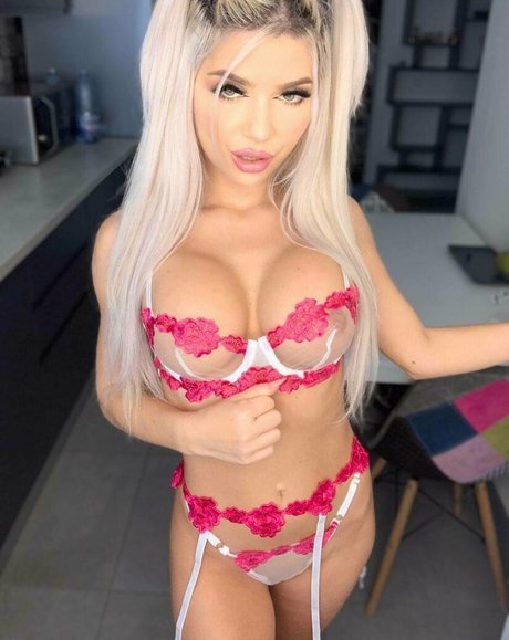 wifebigboobs estrella sexy galería