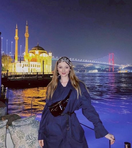 Bihter Tendu estrella porno desnuda fotos