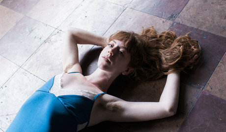 Liv Sage hermosa actriz galerías