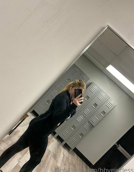 bbygirldess estrella desnuda archivo