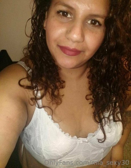 mia sexy30 estrella porno sexy foto