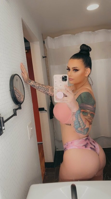 bustybunniforfree modelo desnudo imágenes