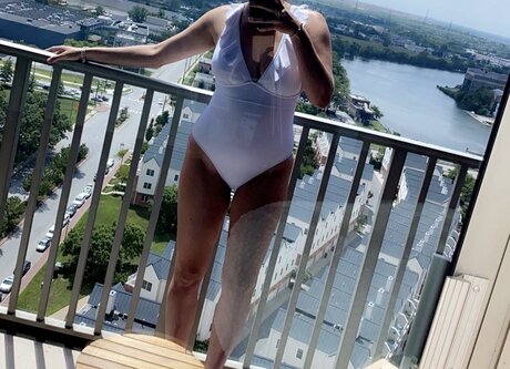 Maeve Golding modelo de alta definición foto