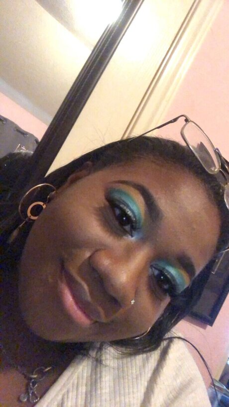 Chazzmyn estrella desnuda imágenes