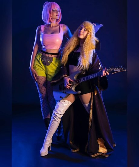 Raineemery modelo desnuda fotos