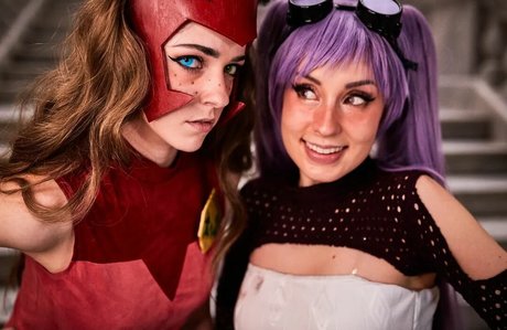 Raineemery modelo desnudo galerías