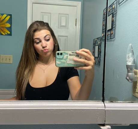 abuela milf onlyfans arriba caliente imagen