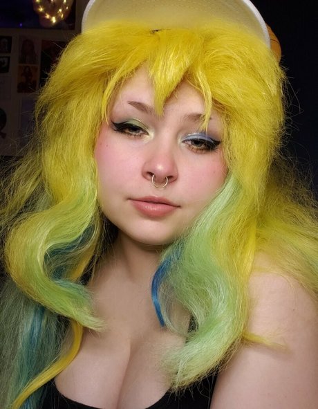 bunnyymilkk linda estrella galería