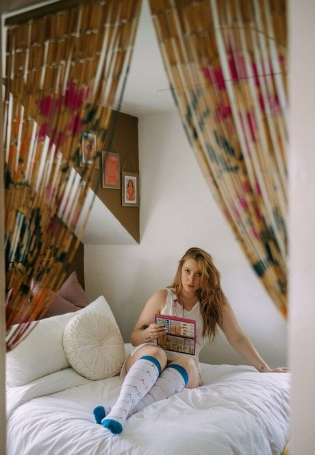 Sarah Can arte modelo galería