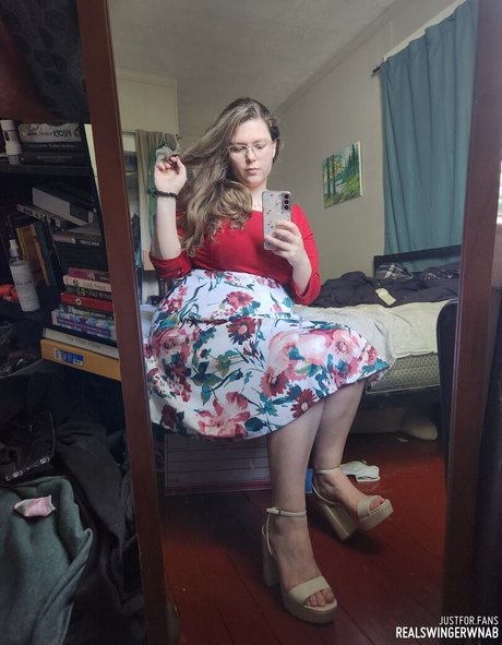 Swingerwanabe estrella atractiva imágenes