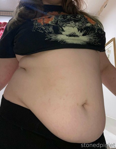 stonedpiglet modelo bonita foto