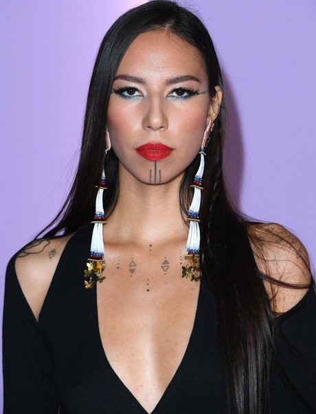 Quannah Chasinghorse estrella caliente archivo