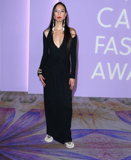 Quannah Chasinghorse estrella erótica fotos