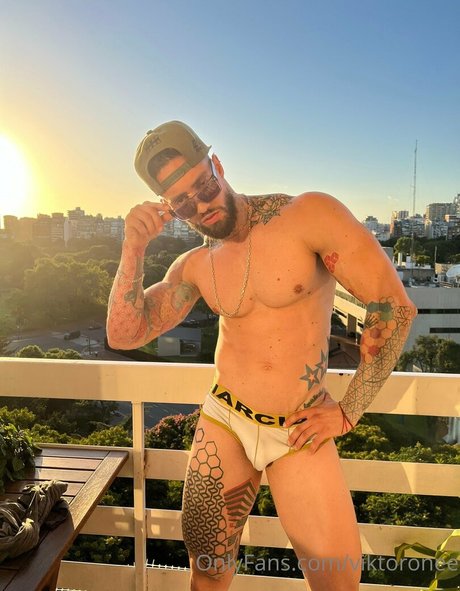 viktoronee modelo desnuda foto