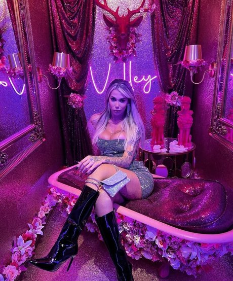 Karollayne Arruda estrella caliente galerías