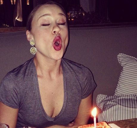 Becca Tobin modelo gratis foto