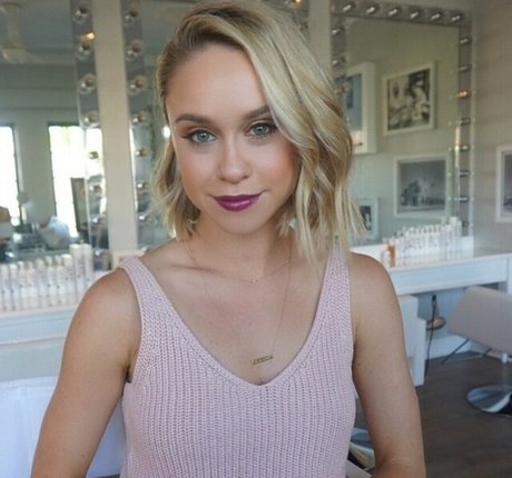 Becca Tobin modelo desnudos galería
