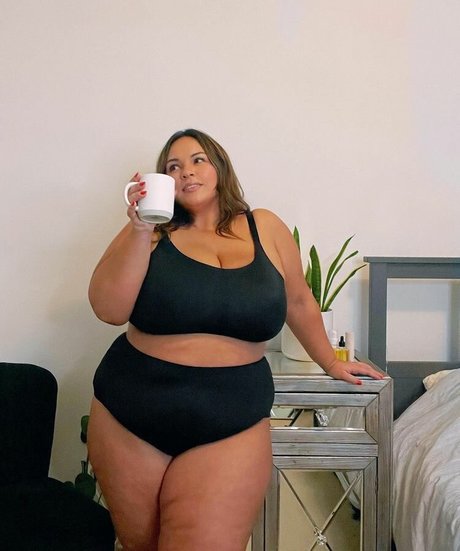 Nicole Denise Johansson modelo agradable archivo