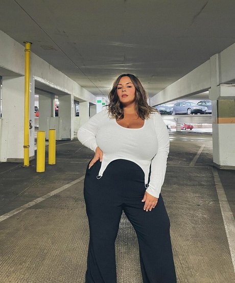 Nicole Denise Johansson modelo caliente foto