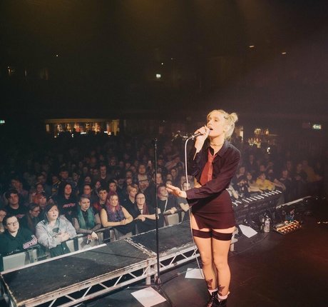 Lizzy Farrall estrella porno galerías