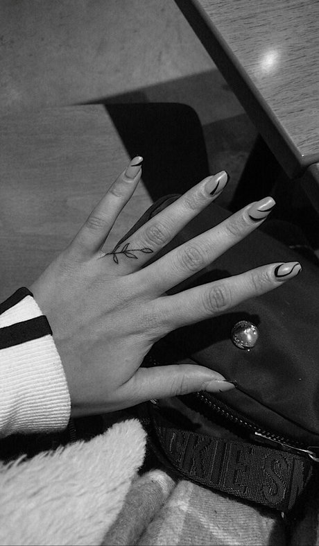 belonly modelo desnudos fotos