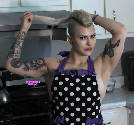 Synthetika Lynn actriz caliente galerías