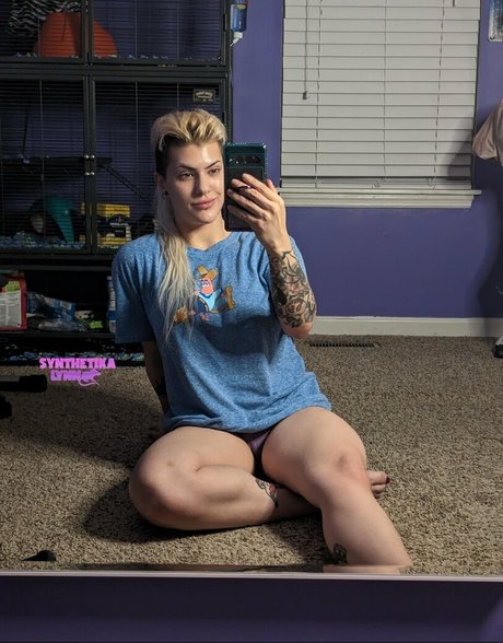 Synthetika Lynn arte modelo imágenes