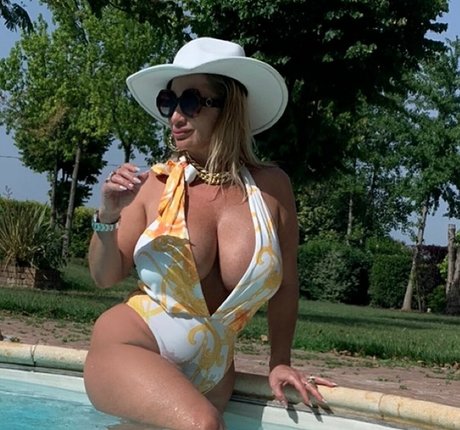 Mara Traversi estrella agradable fotos