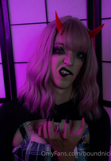 boundnici hermosa modelo fotos