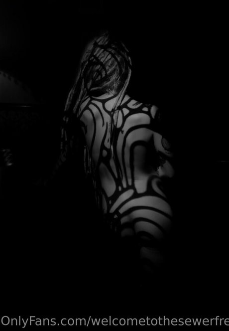 welcometothesewerfree modelo desnudos foto