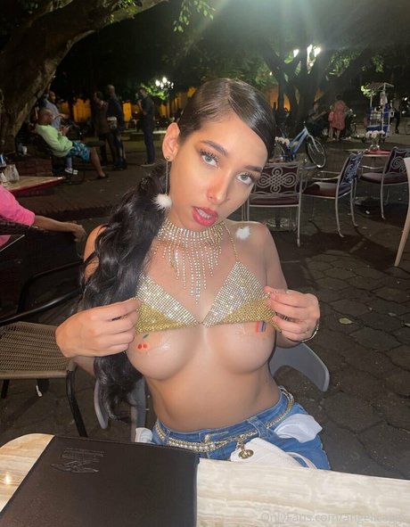 Angelicaggx modelo libre archivo