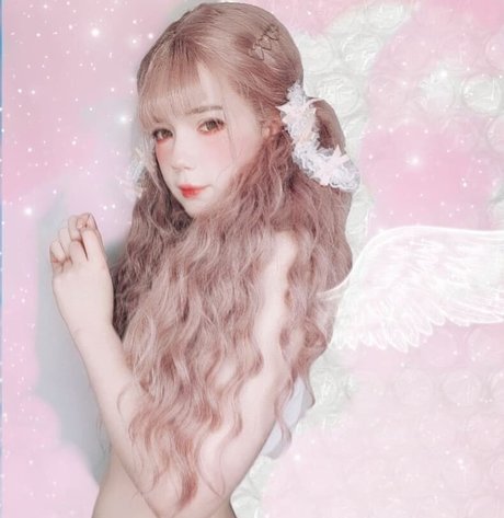 Tsuruko The Alien actriz exclusiva imagen