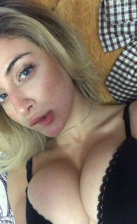 notcomba modelo atractivo imágenes