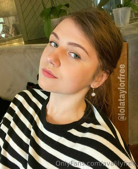 avalilyfree modelo desnudo galería