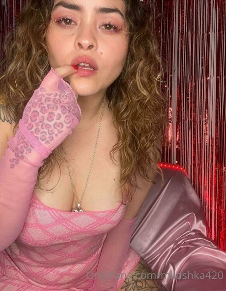 milashka420 estrella porno atractiva fotos