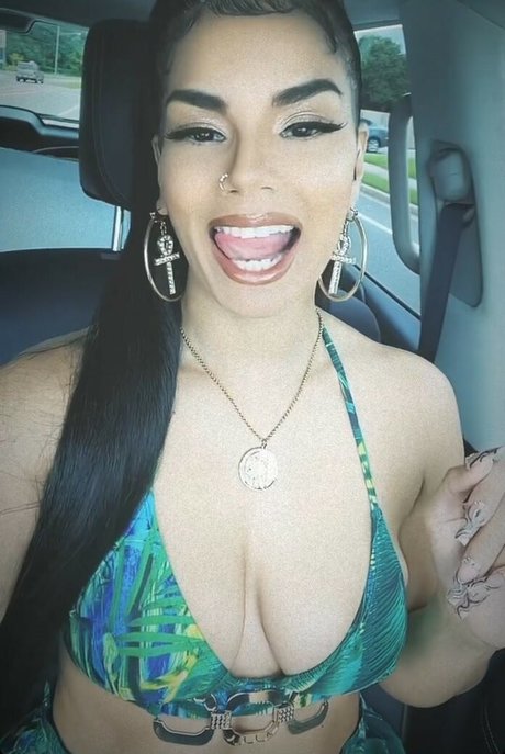 Myverse modelo porno foto