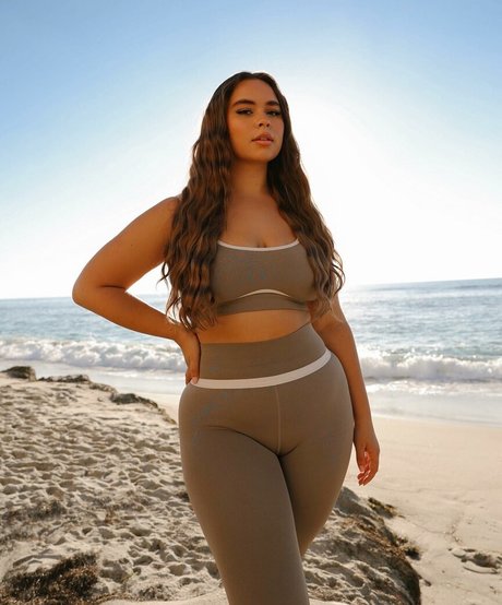 Venezia Cruz modelo bonita galerías