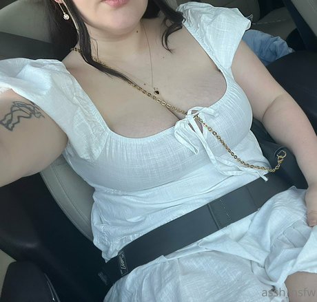 assh nsfw modelo pornografico imágenes