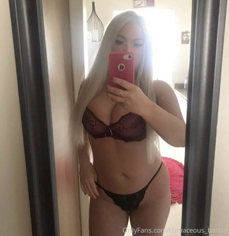 curvaceous barbie estrella hermosa fotos