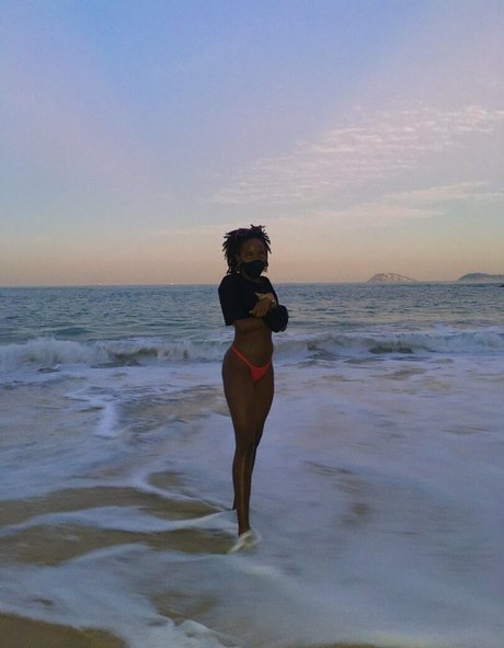 Clara Moneke modelo agradable fotos