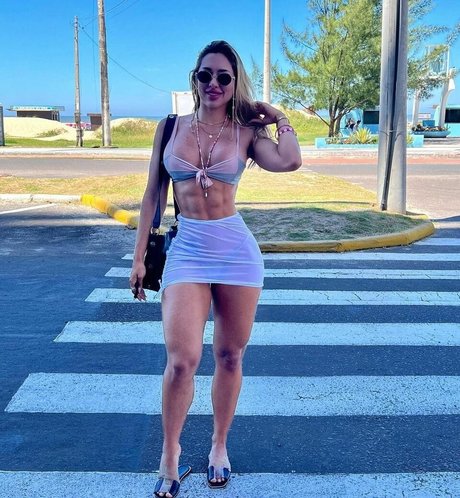 Lais Gabrielli bonita estrella porno imágenes