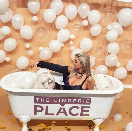 Andreea Ungur bonita estrella fotos