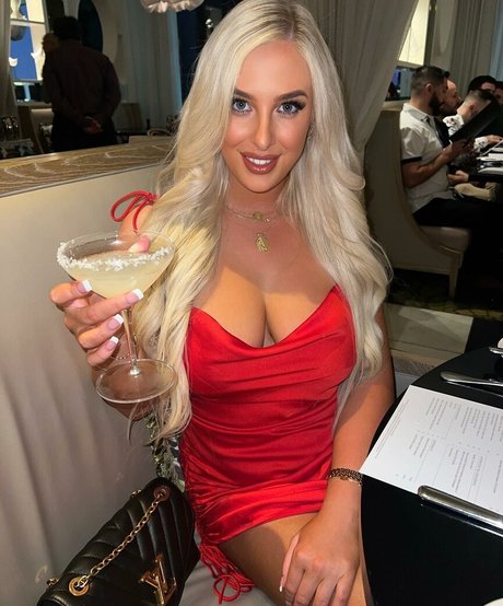 __ninaraee actriz perfecta fotos